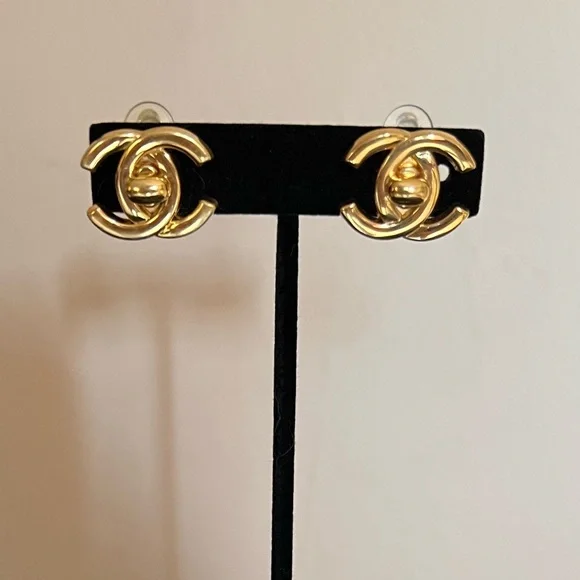 CHANEL Vintage 97P CC Turnlock Earrings 24K Gold Plated PRISTINE - Picture 2 of 7